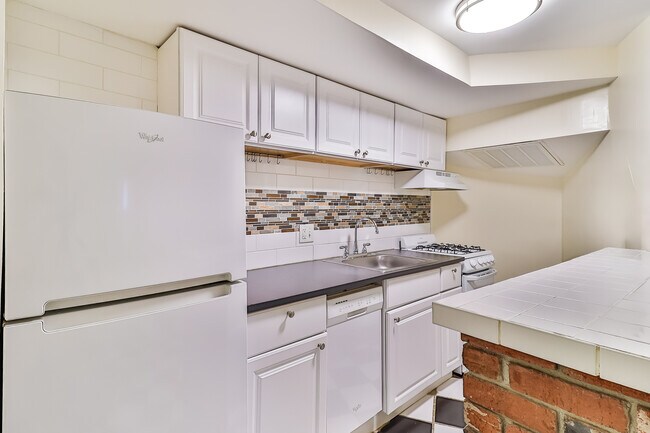 Building Photo - 821 North Carolina Ave SE