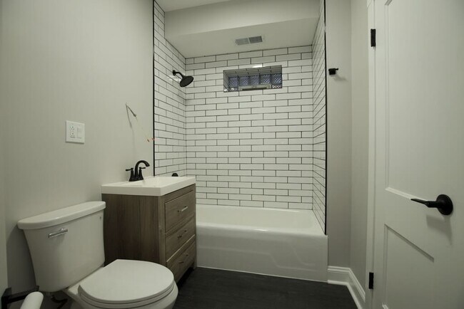 Building Photo - 656 W Gordon Terrace