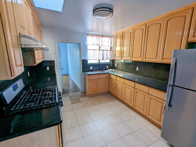 Kitchen (upstairs) - 2337 Vicente St
