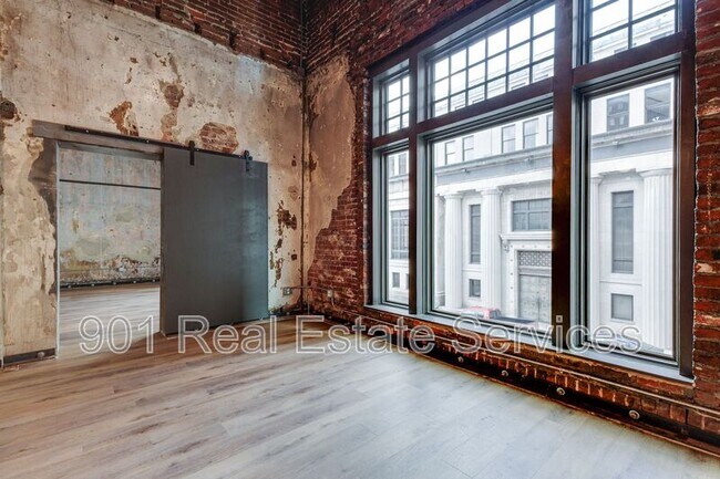 Building Photo - 124 Monroe Ave