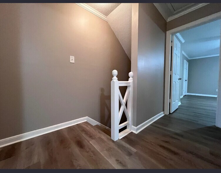 Building Photo - 258 Lombardy Pl