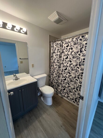Primary Bathroom - 806 Menominee Dr