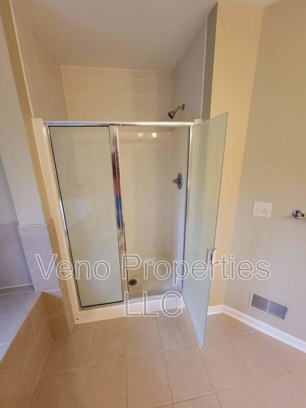 Building Photo - 16 Secretariat Ln