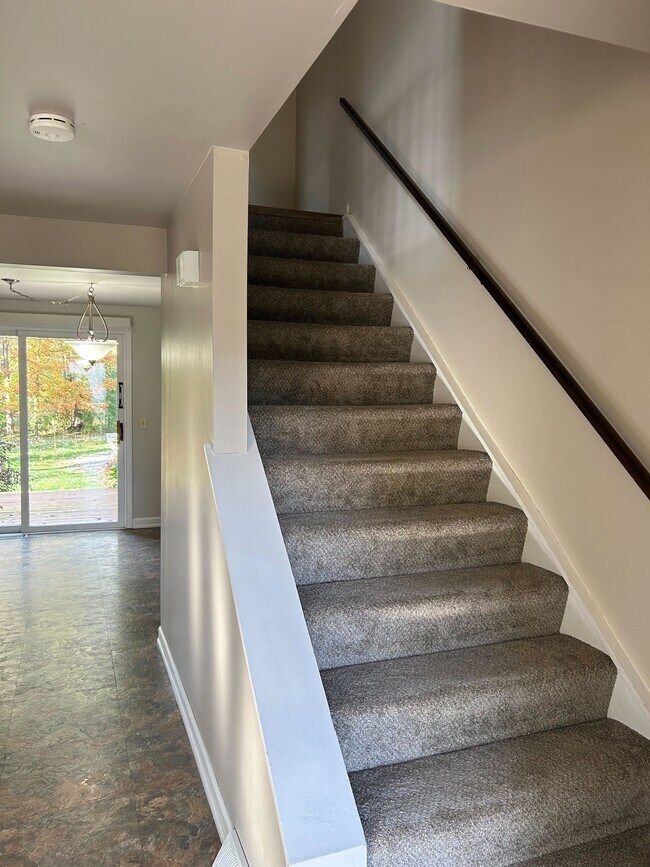 Building Photo - 100 Brittany Dr