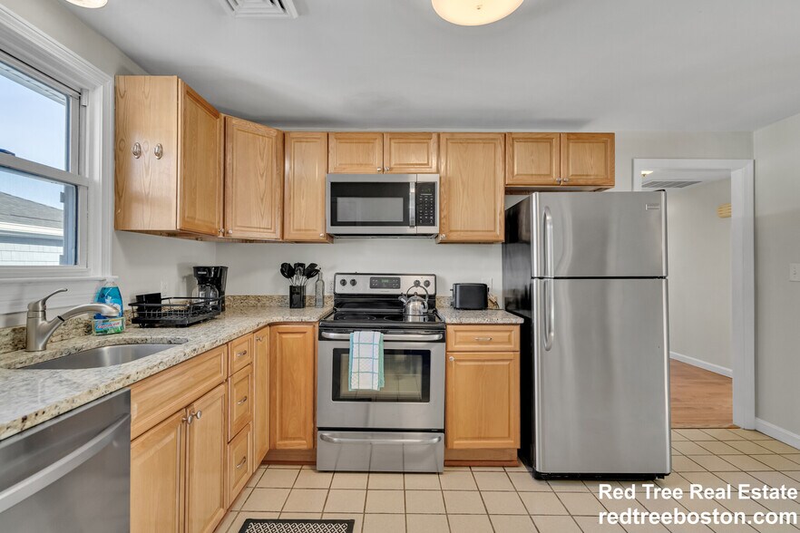 Building Photo - 74-76 Dunboy Unit 2