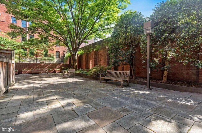 Building Photo - 2320 Wisconsin Ave NW