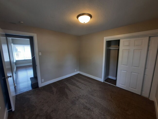 Building Photo - 3 Bedroom, 2 Bathroom Home with 1+ car att...