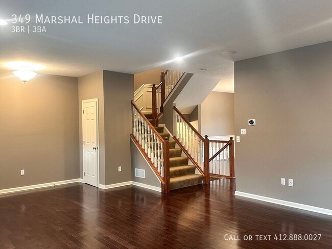 Building Photo - Beautiful 3 bedroom 2.5 bath townhome Mars...