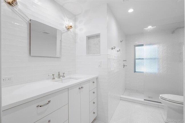 Building Photo - 5 Gerlach Pl