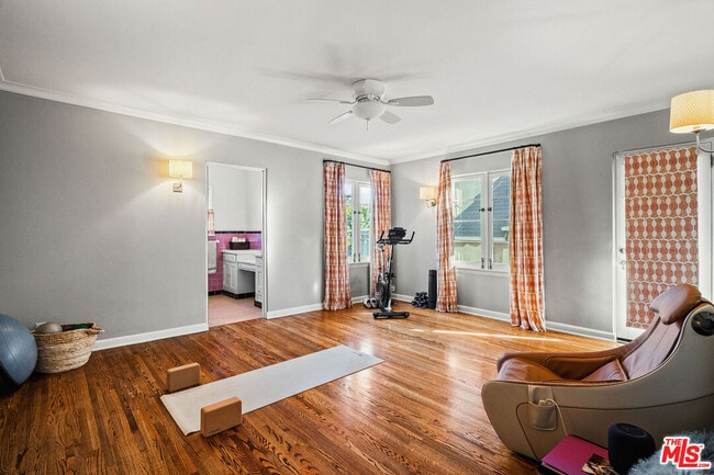 Building Photo - 1632 N Orange Grove Ave