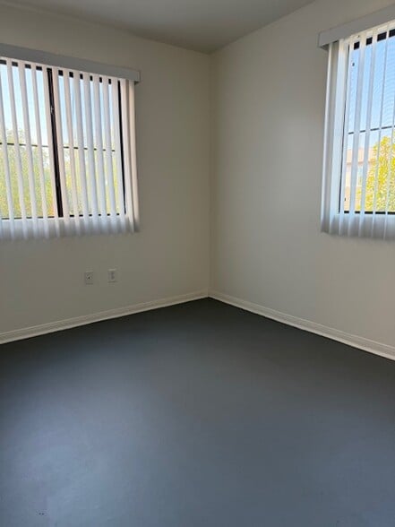 Building Photo - Mimmim Town Homes