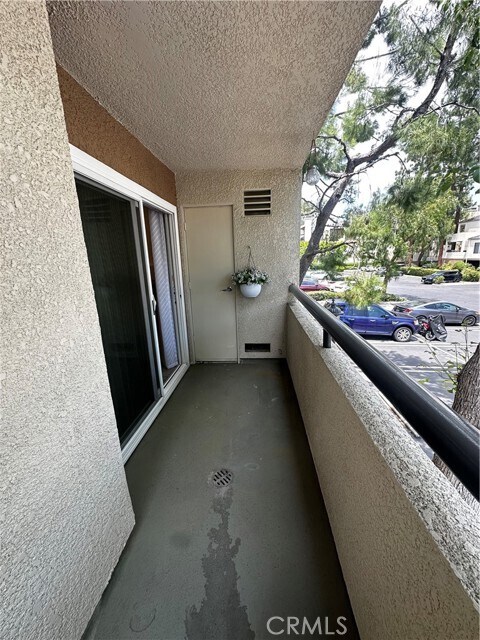 Building Photo - 5500 Owensmouth Ave