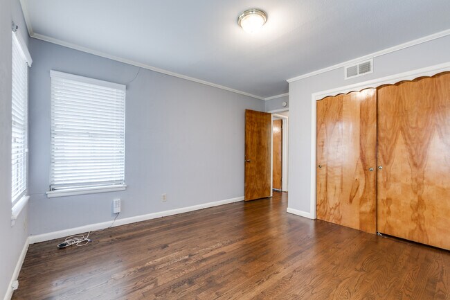 Building Photo - 6517 E Mockingbird Ln