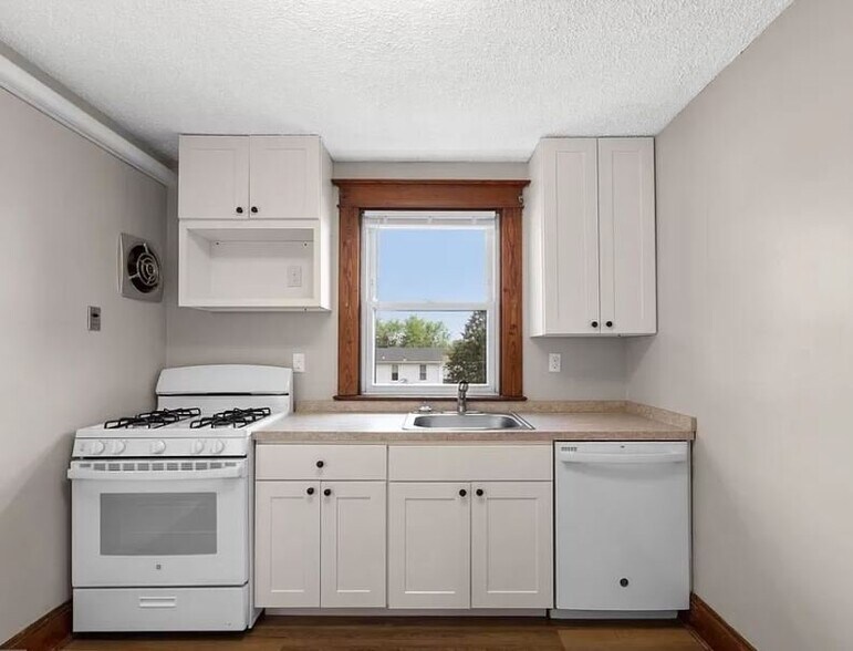 Building Photo - 1236 Maple Ave