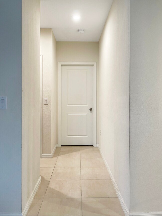 Building Photo - 307 Millstone Ct