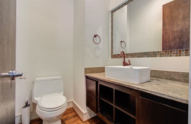 Building Photo - 1808 Ridgewood St