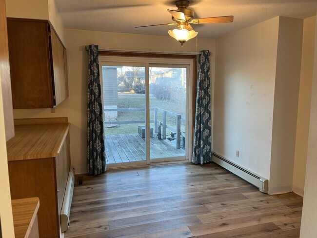 Building Photo - 120 Railroad St