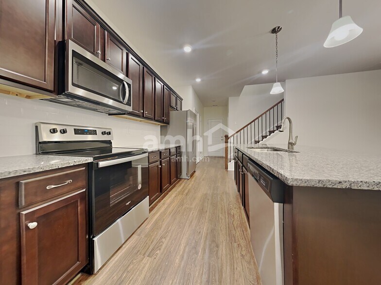 Building Photo - 152 Rivulet Dr