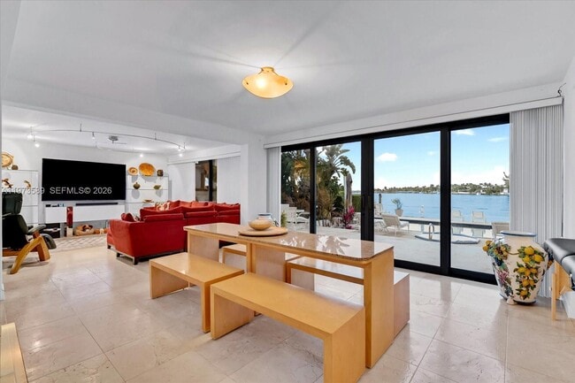 Building Photo - 279 N Hibiscus Dr