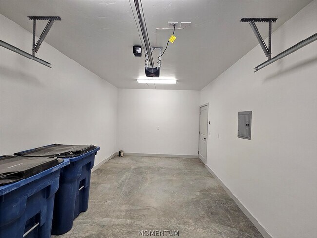 Building Photo - 181 Hacienda Loop