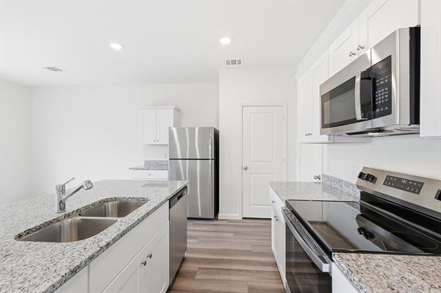 Building Photo - 2120 Mdw Pk Dr