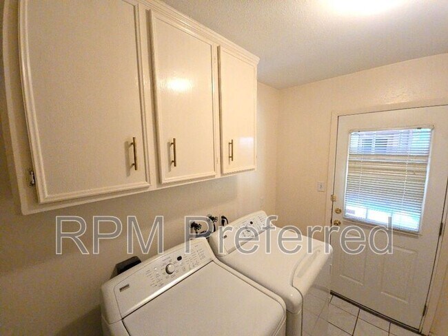 Building Photo - 12702 Ravensway Dr