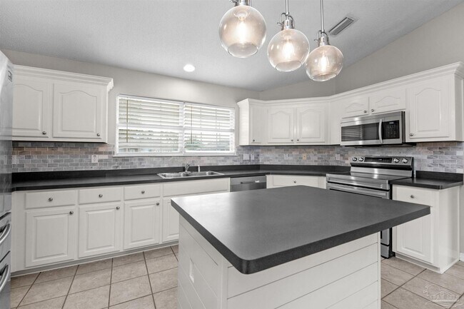 Building Photo - 2081 Seagrape Dr