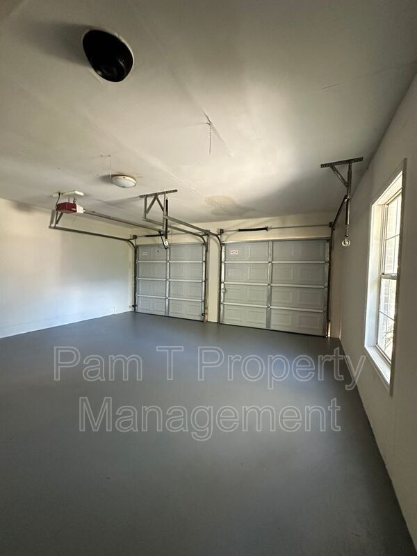 Building Photo - 110 Gunpowder Dr
