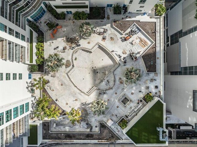 Building Photo - 300 S Biscayne Blvd