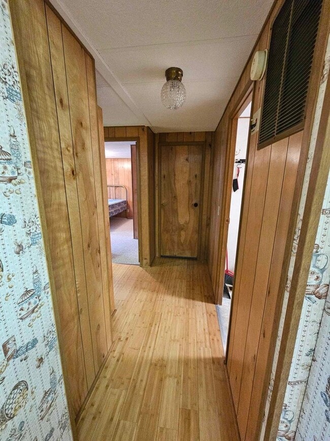 Building Photo - Lake front on Kings Point-Winter Rental On...