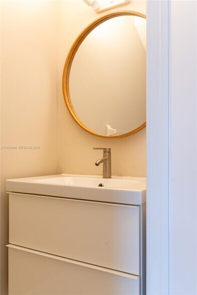 Building Photo - 16749 Hemingway Dr