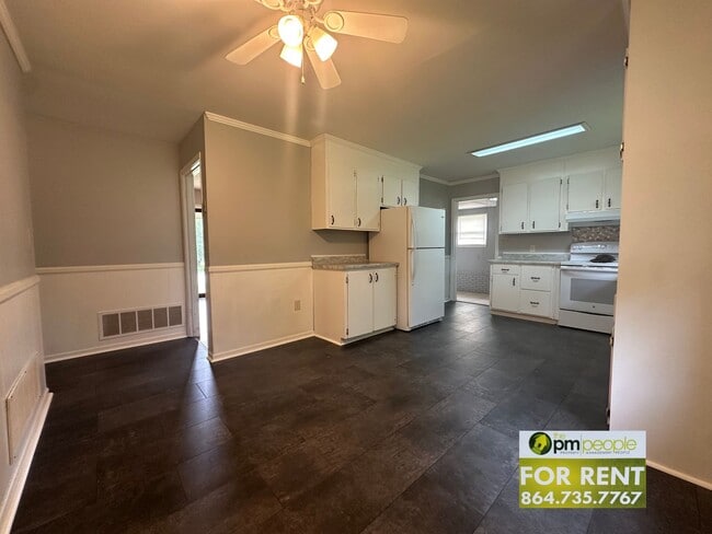 Building Photo - Newly renovated, cute Easley 3/1.5 Available!