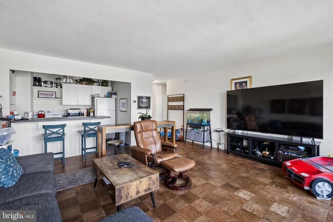 Building Photo - 220 Locust St