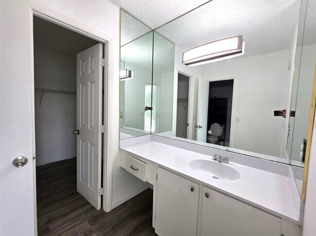 Building Photo - 14850 Naranja Lakes Blvd