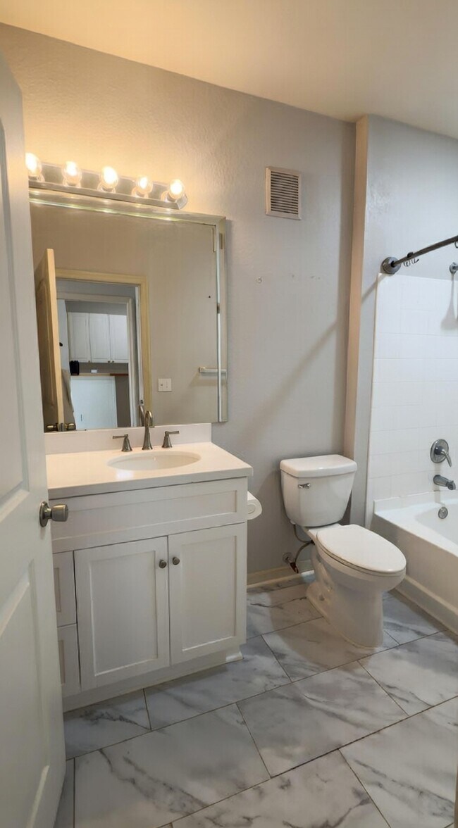 Building Photo - 4221 W Spruce St