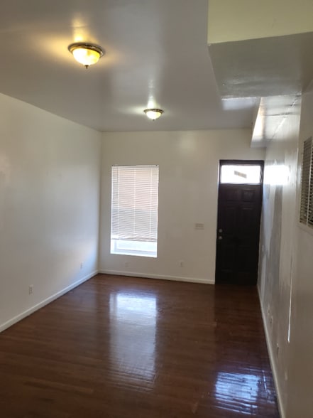 Building Photo - 1829 N Port St