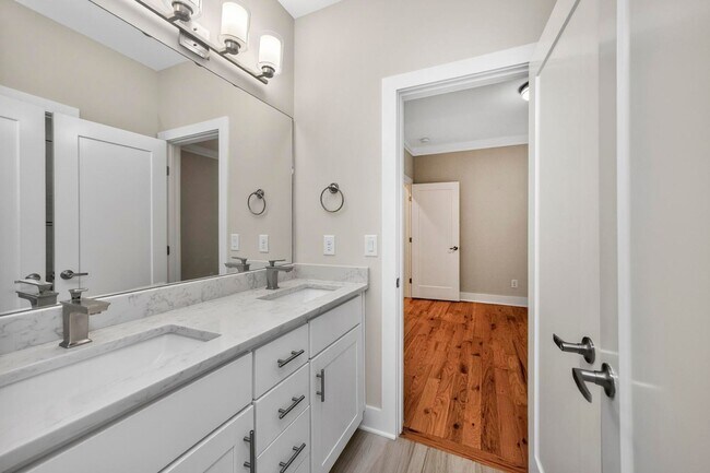 Building Photo - 4704A Kentucky Ave