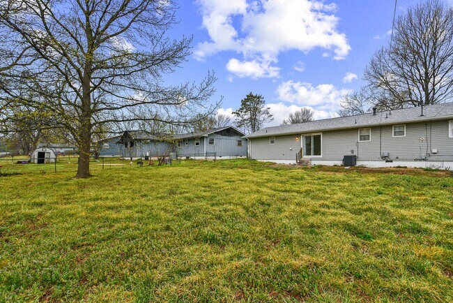 Building Photo - 3 Bed, 2 Bath Home for Rent Near Tom Watkins Park