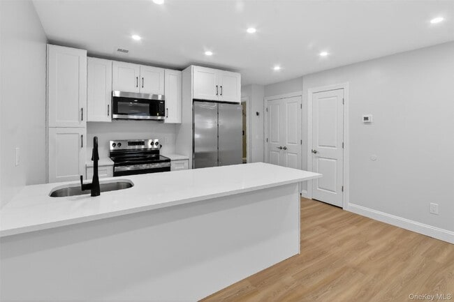 Building Photo - 62 Manor Pl