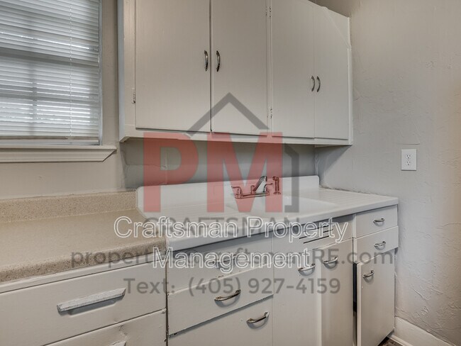 Building Photo - 1226 NW 8th St