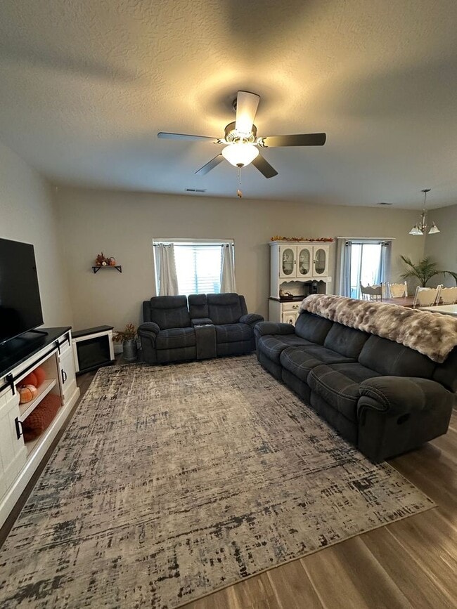 Building Photo - Three bedroom, 2.5 bath townhome