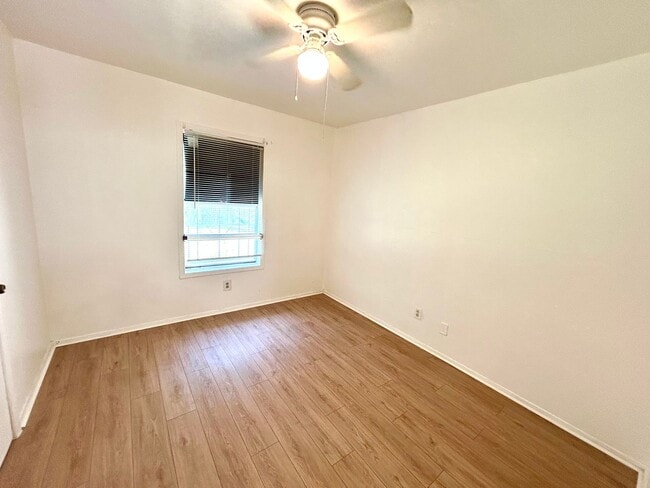 Building Photo - 520 Prado St