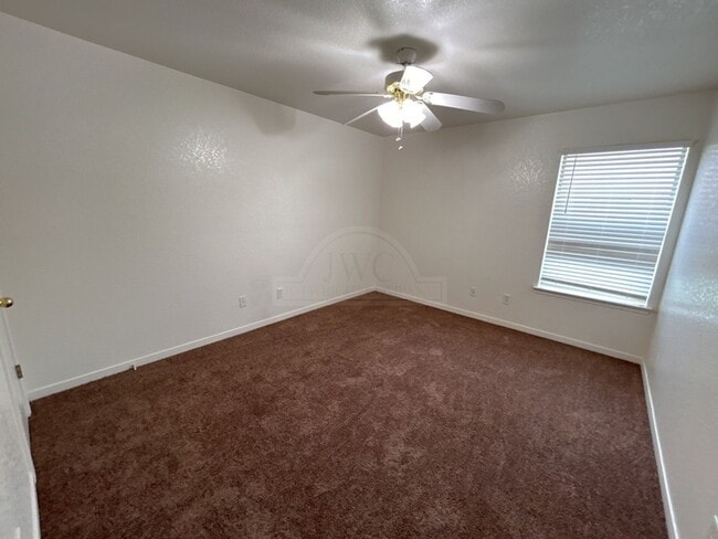 Building Photo - 308 Cedar Ridge Dr