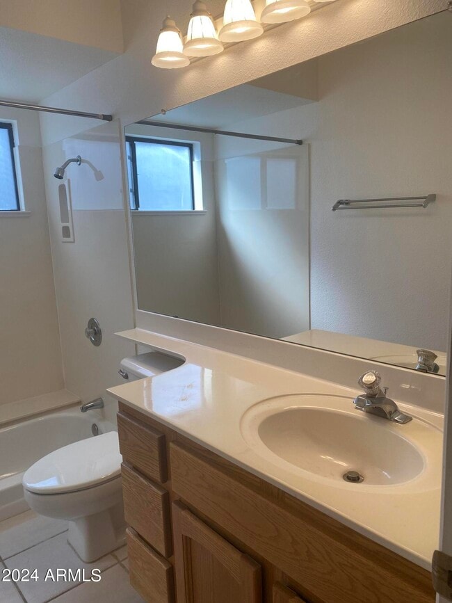 Building Photo - 510 W Fellars Dr