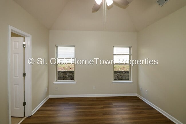 Building Photo - Family Home in Fox Hollow