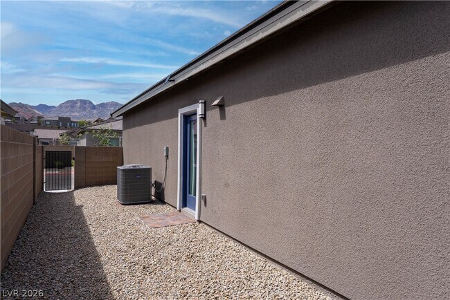 Building Photo - 904 Kings Clf Ln