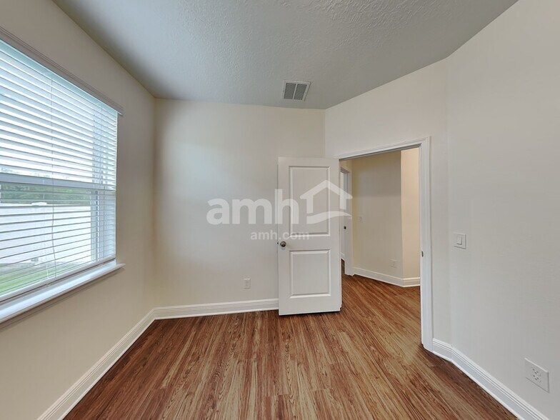 Building Photo - 1355 Celery Ave