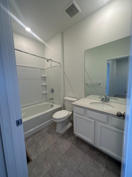 Building Photo - 4390 Timnath Pkwy