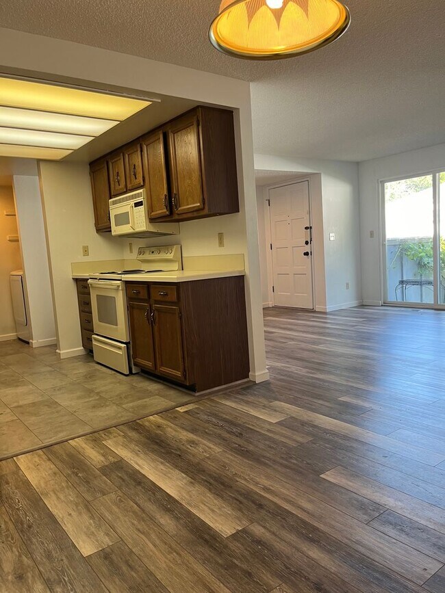 Building Photo - 8628 Onyx Dr SW