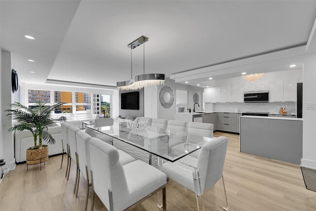 Building Photo - 405 N Ocean Blvd
